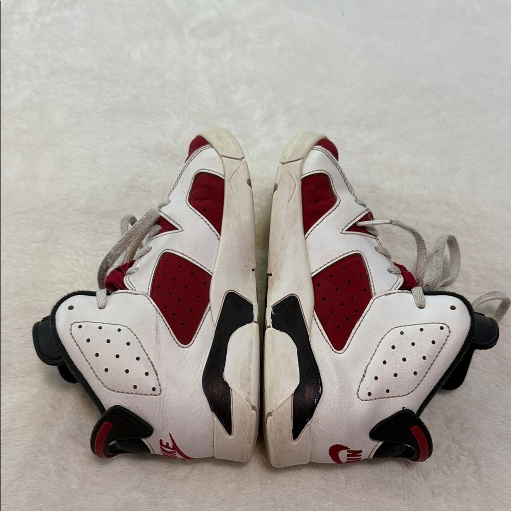 Nike Air Jordan 6 Retro “Carmine” Youth Sneakers 13.5 Little Boy - Picture 4 of 9